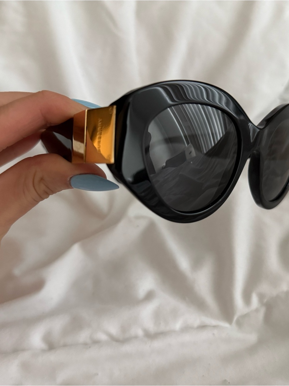 Burberry Black Oversized Cat-Eye Sunglasses with Gold Accents - Picture 3 of 8